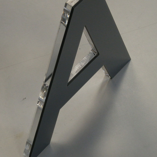 Lettre découpées pour enseigne - CITYPLAST