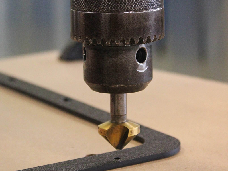 Pièce en plastique perforation à l'aide de nos machines dans le domaine de l'industrie CITYPLAST